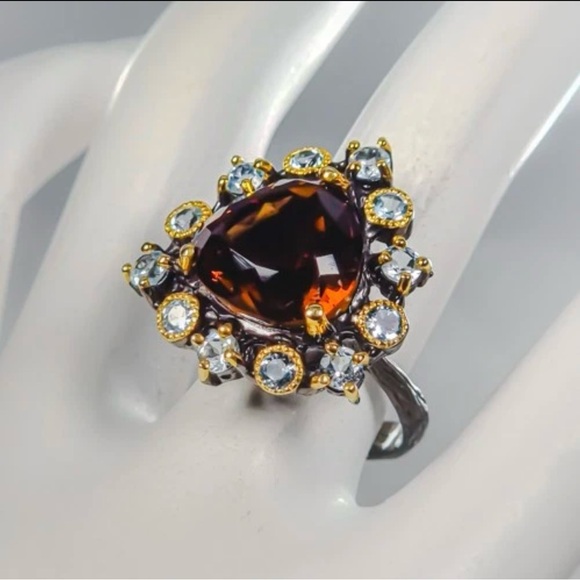 Elegant Gold and Brown Gemstone Ring - Picture 2 of 3